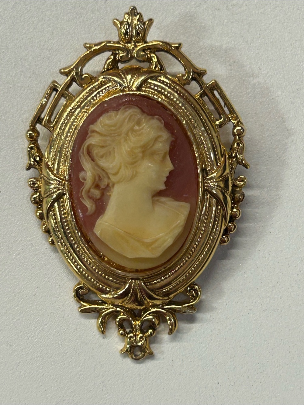 Arthur Pepper ART cameo brooch vintage